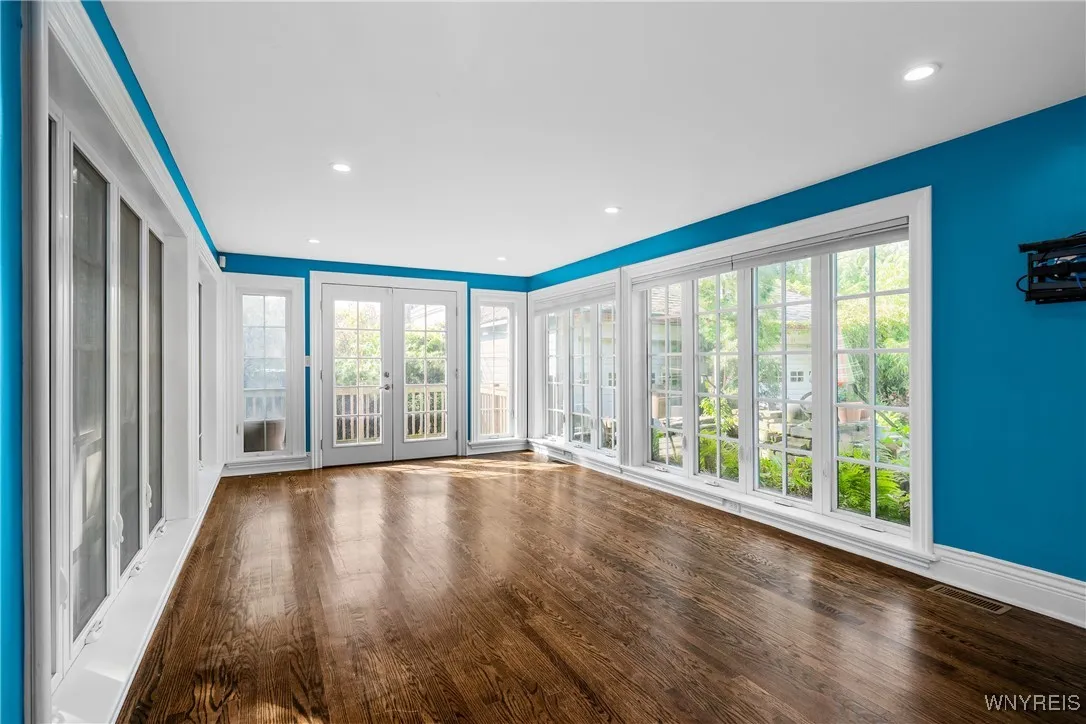 108 Park Street, Buffalo, New York 14201, Buffalo, New York 14201, 3 Bedrooms Bedrooms, 11 Rooms Rooms,2 BathroomsBathrooms,Residential Lease,For Rent,108 Park Street, Buffalo, New York 14201,0,B1648575