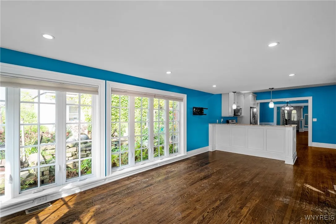 108 Park Street, Buffalo, New York 14201, Buffalo, New York 14201, 3 Bedrooms Bedrooms, 11 Rooms Rooms,2 BathroomsBathrooms,Residential Lease,For Rent,108 Park Street, Buffalo, New York 14201,0,B1648575