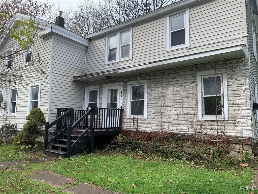 24 Elm Street, Camillus, New York 13031, Camillus, New York 13031, 6 Bedrooms Bedrooms, ,3 BathroomsBathrooms,Residential,For Sale,24 Elm Street, Camillus, New York 13031,0,S1648580