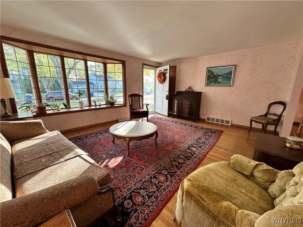 275 Cindy Drive, Amherst, New York 14221, Amherst, New York 14221, 3 Bedrooms Bedrooms, 6 Rooms Rooms,2 BathroomsBathrooms,Residential,For Sale,275 Cindy Drive, Amherst, New York 14221,0,B1648582