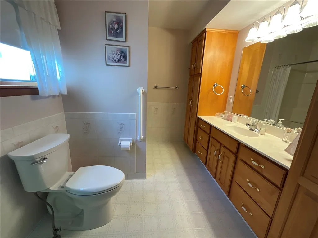 1st floor bathroom