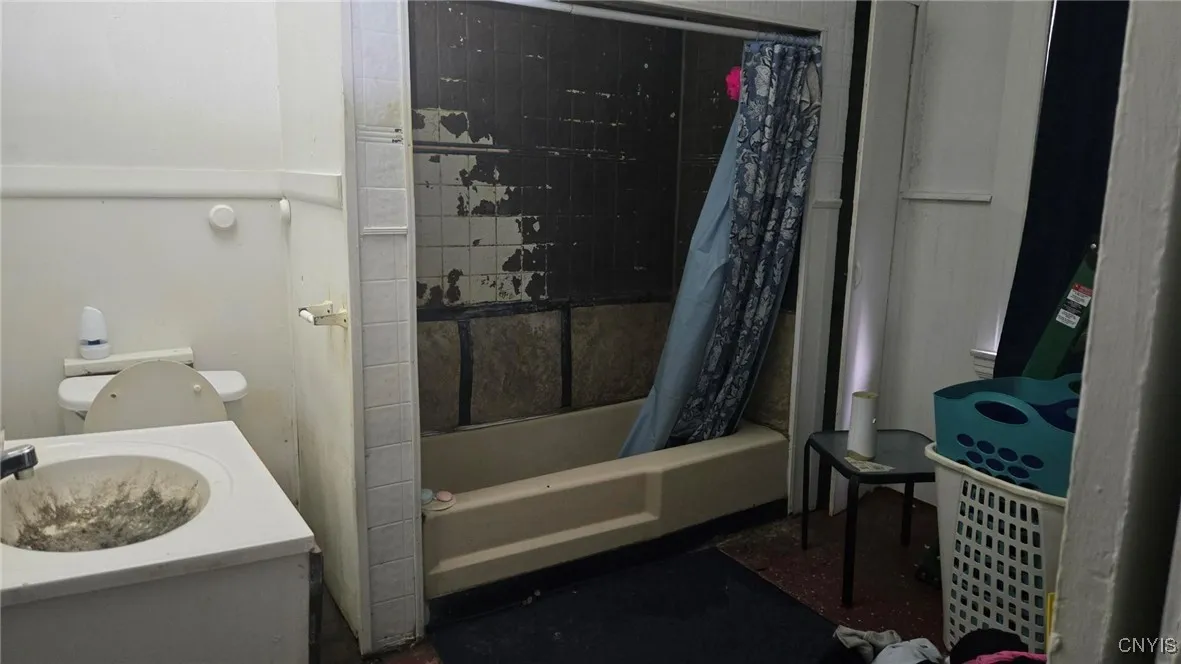 303 Marguerite Avenue, Syracuse, New York 13207, Syracuse, New York 13207, 3 Bedrooms Bedrooms, 5 Rooms Rooms,1 BathroomBathrooms,Residential,For Sale,303 Marguerite Avenue, Syracuse, New York 13207,0,S1648360
