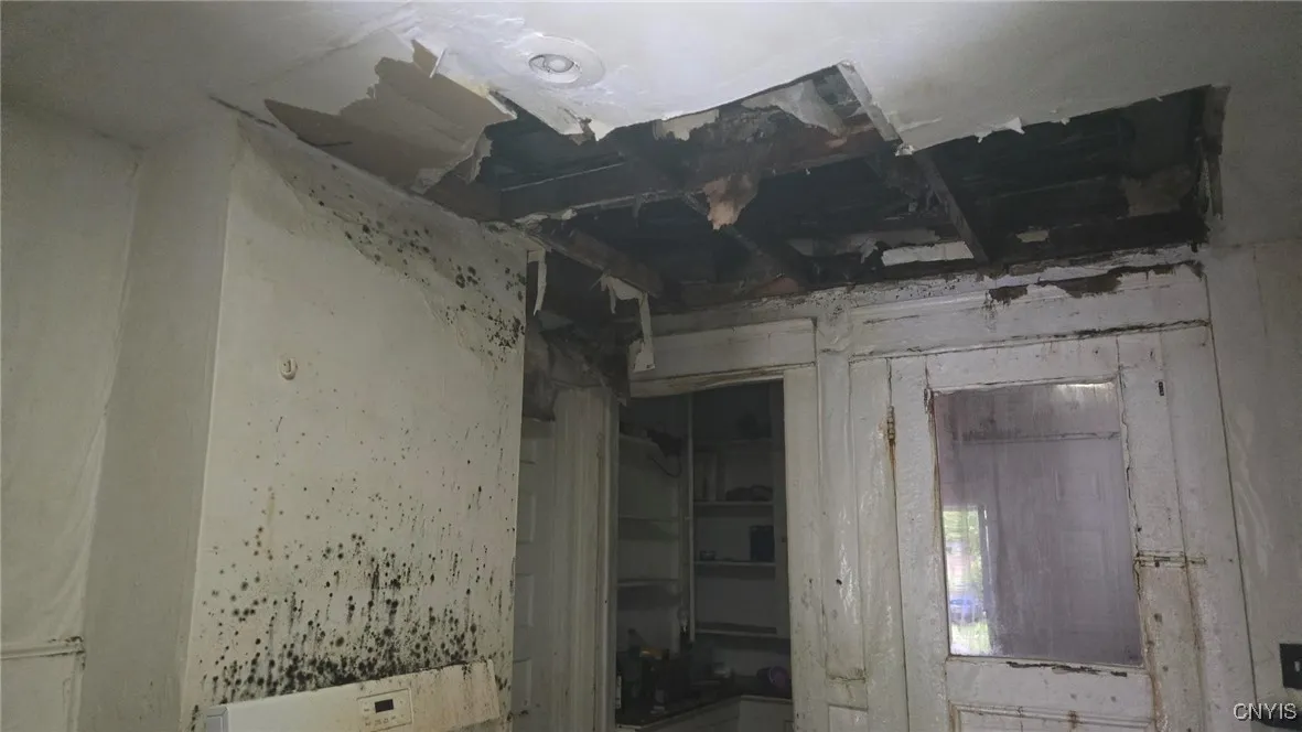 303 Marguerite Avenue, Syracuse, New York 13207, Syracuse, New York 13207, 3 Bedrooms Bedrooms, 5 Rooms Rooms,1 BathroomBathrooms,Residential,For Sale,303 Marguerite Avenue, Syracuse, New York 13207,0,S1648360