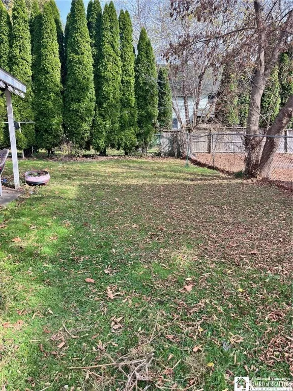 right side yard
