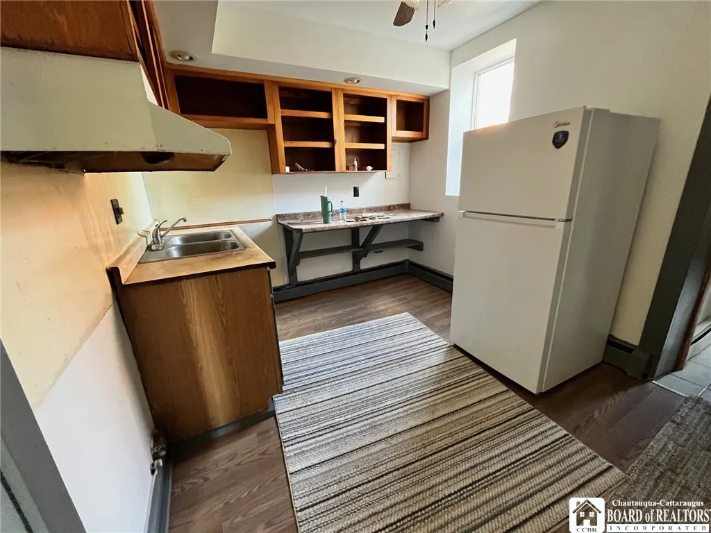 upper 3 bedroom unit