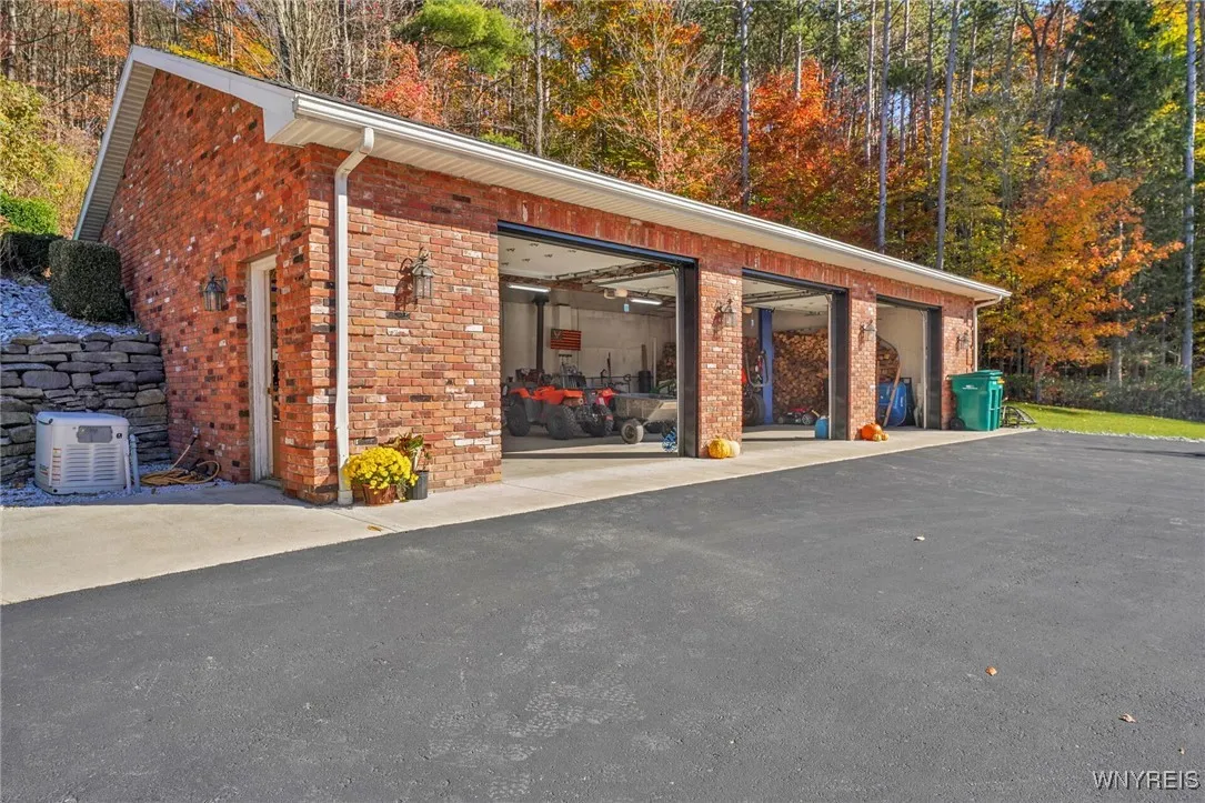 9681 Wagner Road, Holland, New York 14080, Holland, New York 14080, 4 Bedrooms Bedrooms, 13 Rooms Rooms,3 BathroomsBathrooms,Residential,For Sale,9681 Wagner Road, Holland, New York 14080,0,B1648361