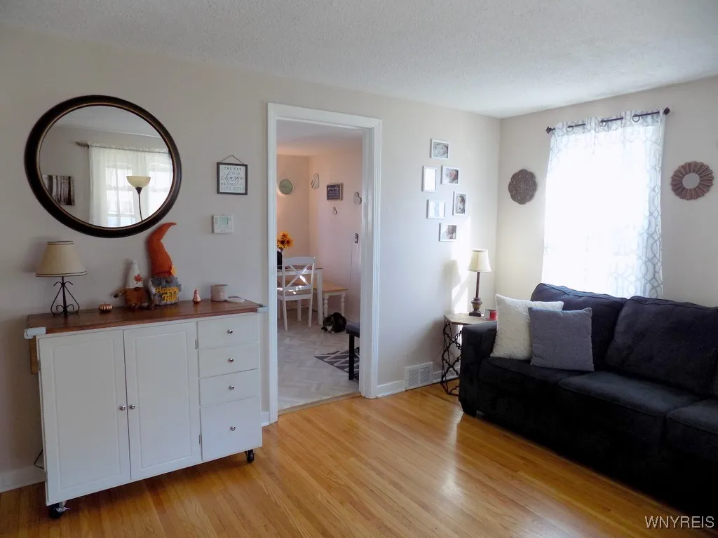 323 Kirkwood Drive, West Seneca, New York 14224, West Seneca, New York 14224, 3 Bedrooms Bedrooms, 5 Rooms Rooms,1 BathroomBathrooms,Residential,For Sale,323 Kirkwood Drive, West Seneca, New York 14224,0,B1648281