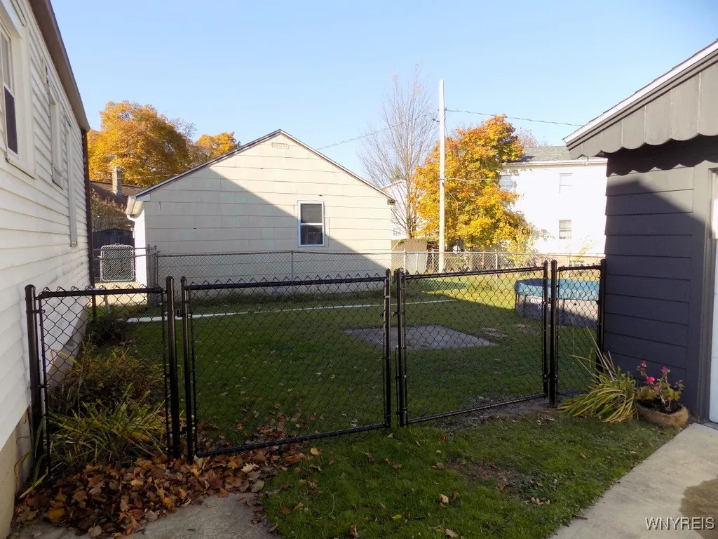 323 Kirkwood Drive, West Seneca, New York 14224, West Seneca, New York 14224, 3 Bedrooms Bedrooms, 5 Rooms Rooms,1 BathroomBathrooms,Residential,For Sale,323 Kirkwood Drive, West Seneca, New York 14224,0,B1648281