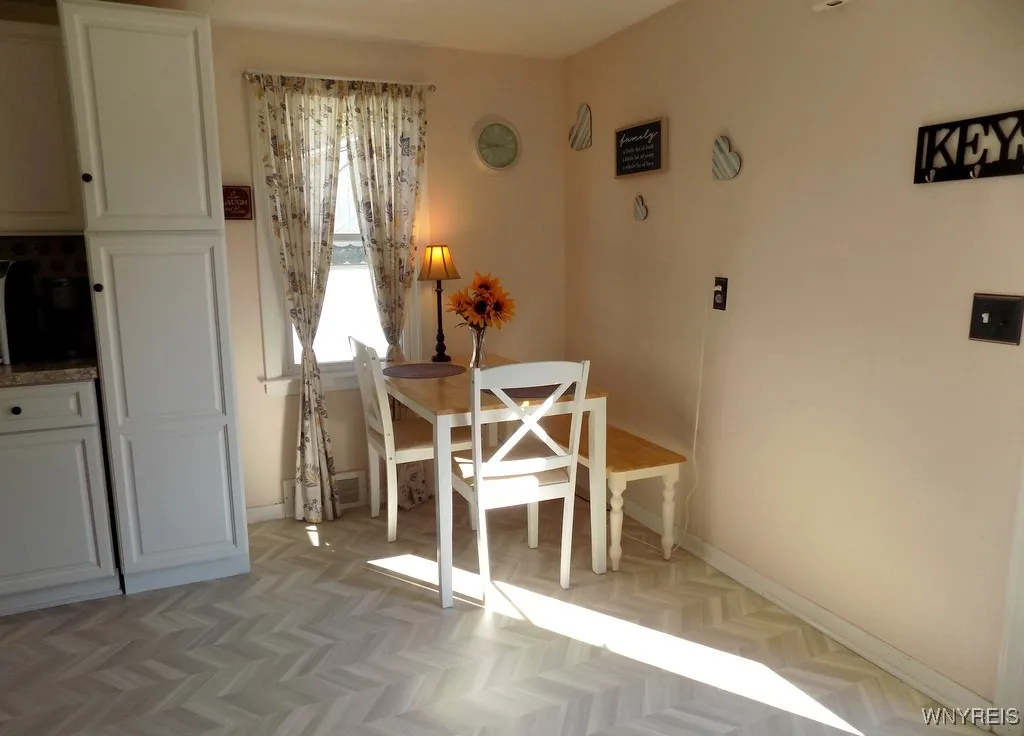 323 Kirkwood Drive, West Seneca, New York 14224, West Seneca, New York 14224, 3 Bedrooms Bedrooms, 5 Rooms Rooms,1 BathroomBathrooms,Residential,For Sale,323 Kirkwood Drive, West Seneca, New York 14224,0,B1648281