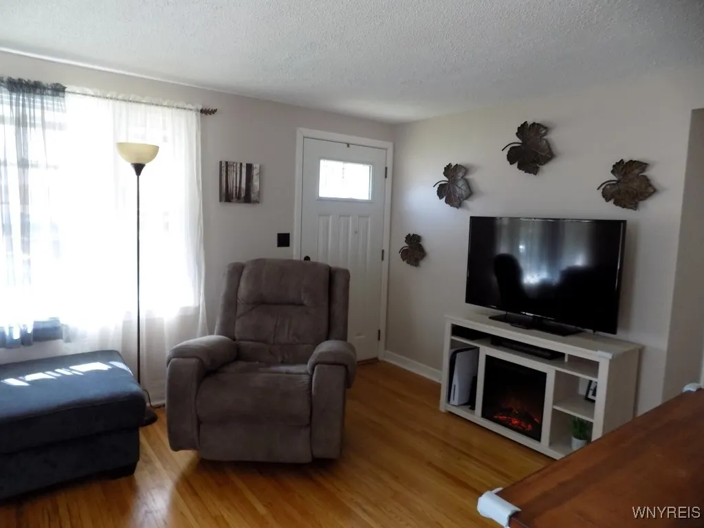 323 Kirkwood Drive, West Seneca, New York 14224, West Seneca, New York 14224, 3 Bedrooms Bedrooms, 5 Rooms Rooms,1 BathroomBathrooms,Residential,For Sale,323 Kirkwood Drive, West Seneca, New York 14224,0,B1648281