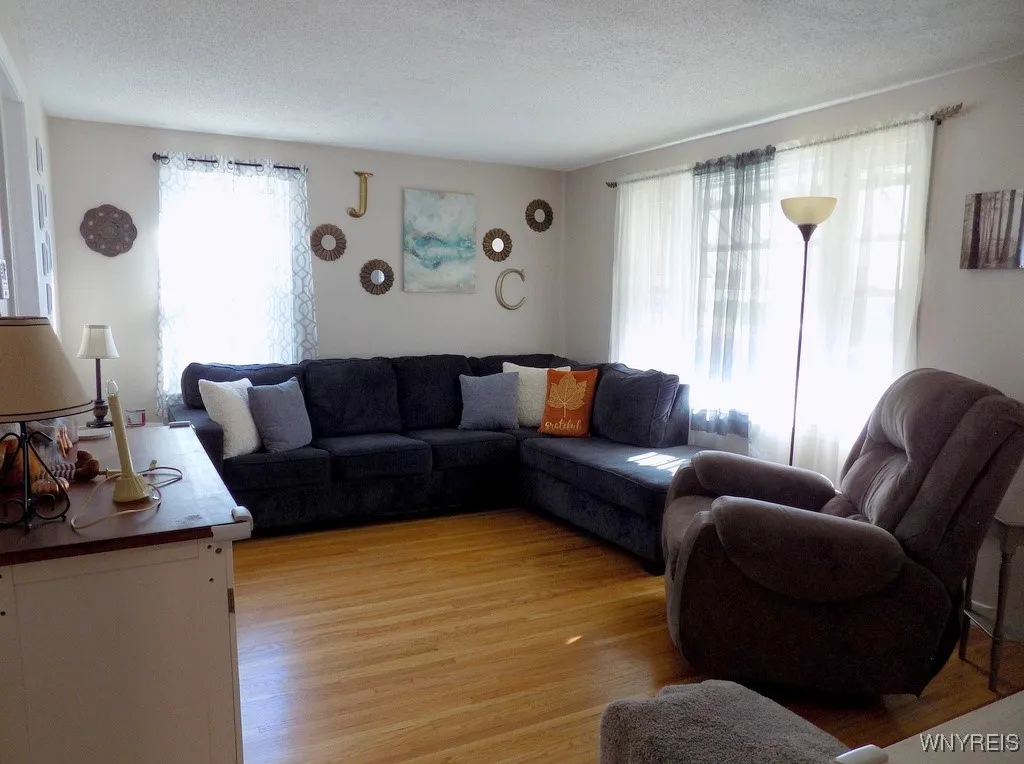 323 Kirkwood Drive, West Seneca, New York 14224, West Seneca, New York 14224, 3 Bedrooms Bedrooms, 5 Rooms Rooms,1 BathroomBathrooms,Residential,For Sale,323 Kirkwood Drive, West Seneca, New York 14224,0,B1648281