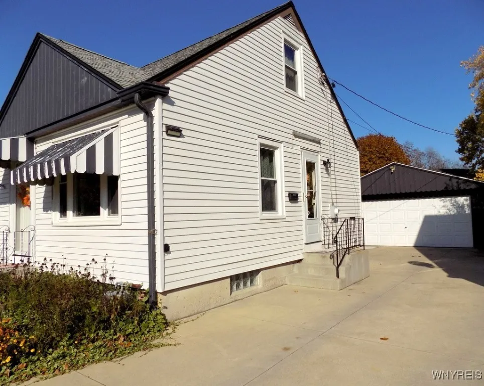 323 Kirkwood Drive, West Seneca, New York 14224, West Seneca, New York 14224, 3 Bedrooms Bedrooms, 5 Rooms Rooms,1 BathroomBathrooms,Residential,For Sale,323 Kirkwood Drive, West Seneca, New York 14224,0,B1648281