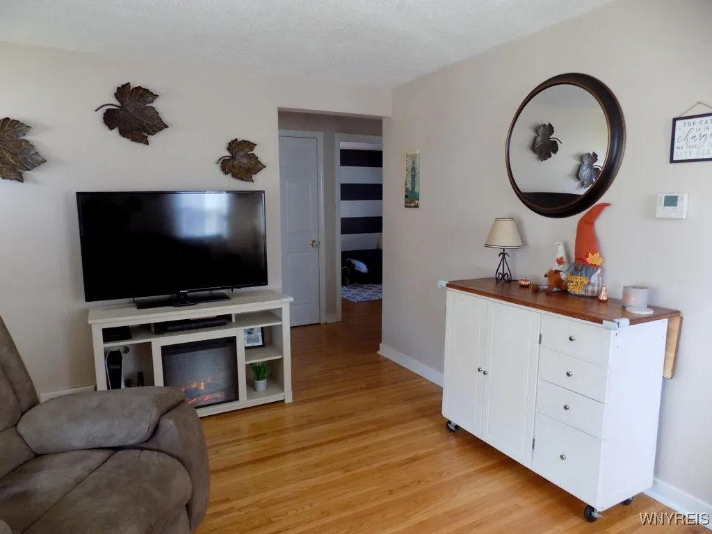 323 Kirkwood Drive, West Seneca, New York 14224, West Seneca, New York 14224, 3 Bedrooms Bedrooms, 5 Rooms Rooms,1 BathroomBathrooms,Residential,For Sale,323 Kirkwood Drive, West Seneca, New York 14224,0,B1648281