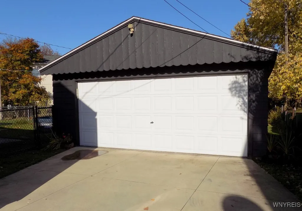 323 Kirkwood Drive, West Seneca, New York 14224, West Seneca, New York 14224, 3 Bedrooms Bedrooms, 5 Rooms Rooms,1 BathroomBathrooms,Residential,For Sale,323 Kirkwood Drive, West Seneca, New York 14224,0,B1648281