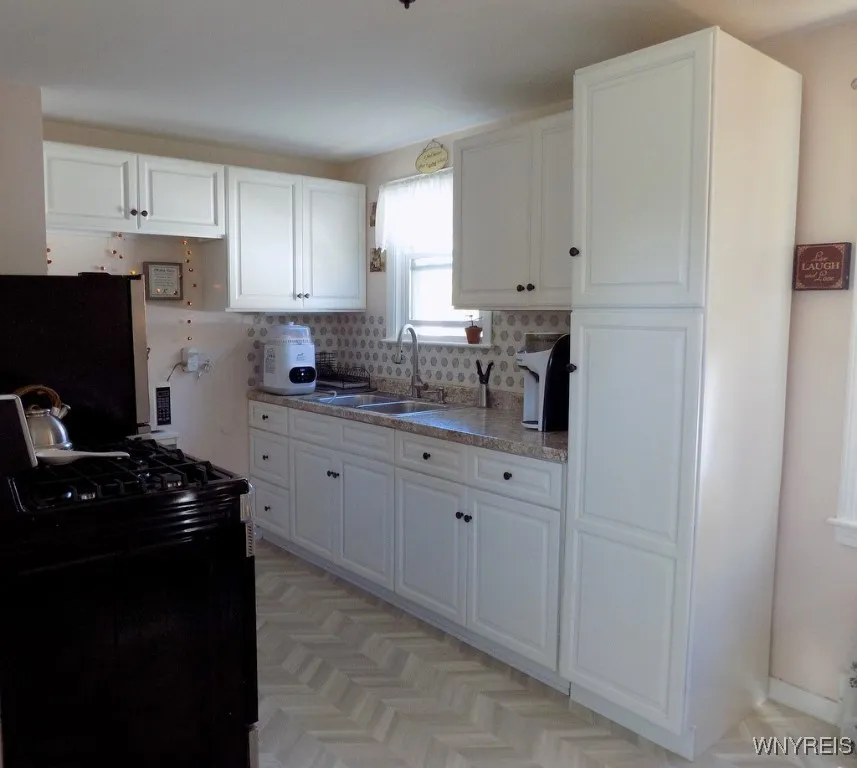 323 Kirkwood Drive, West Seneca, New York 14224, West Seneca, New York 14224, 3 Bedrooms Bedrooms, 5 Rooms Rooms,1 BathroomBathrooms,Residential,For Sale,323 Kirkwood Drive, West Seneca, New York 14224,0,B1648281