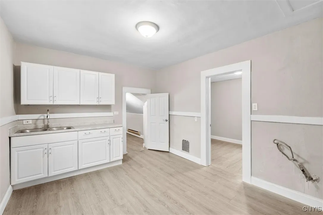 133 Lakeview Avenue, Syracuse, New York 13204, Syracuse, New York 13204, 5 Bedrooms Bedrooms, ,2 BathroomsBathrooms,Residential,For Sale,133 Lakeview Avenue, Syracuse, New York 13204,0,S1647943