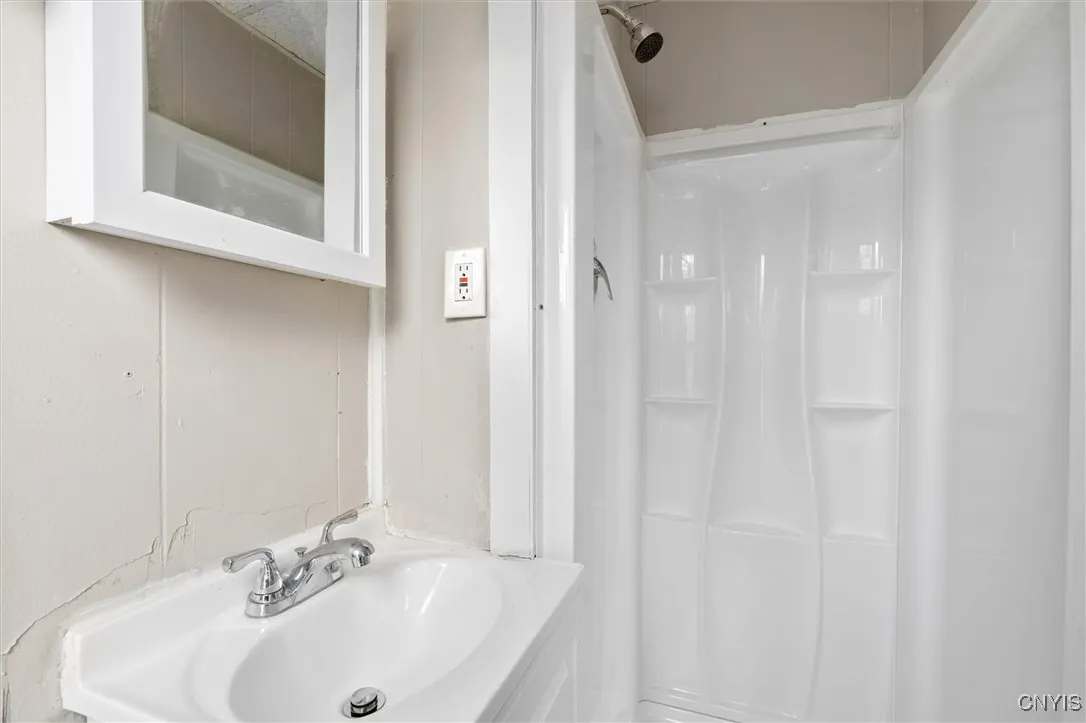 133 Lakeview Avenue, Syracuse, New York 13204, Syracuse, New York 13204, 5 Bedrooms Bedrooms, ,2 BathroomsBathrooms,Residential,For Sale,133 Lakeview Avenue, Syracuse, New York 13204,0,S1647943