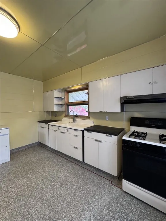 102 Bank Street, Smethport Boro, Pennsylvania 1674, Smethport Boro, Pennsylvania 16749, 3 Bedrooms Bedrooms, 8 Rooms Rooms,1 BathroomBathrooms,Residential,For Sale,102 Bank Street, Smethport Boro, Pennsylvania 1674,0,R1647941