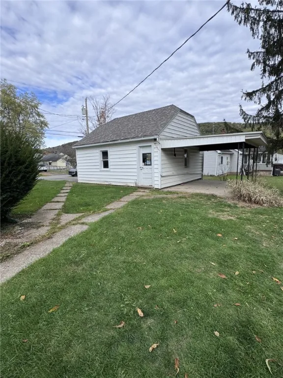 102 Bank Street, Smethport Boro, Pennsylvania 1674, Smethport Boro, Pennsylvania 16749, 3 Bedrooms Bedrooms, 8 Rooms Rooms,1 BathroomBathrooms,Residential,For Sale,102 Bank Street, Smethport Boro, Pennsylvania 1674,0,R1647941