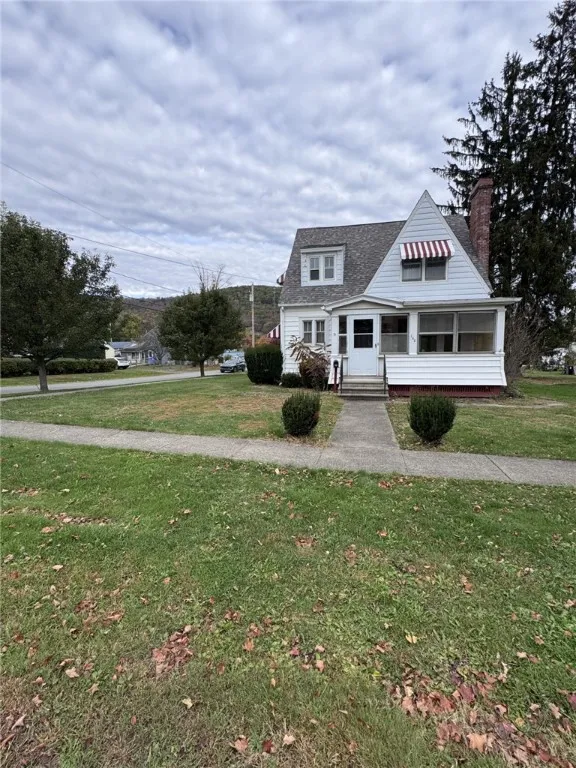 102 Bank Street, Smethport Boro, Pennsylvania 1674, Smethport Boro, Pennsylvania 16749, 3 Bedrooms Bedrooms, 8 Rooms Rooms,1 BathroomBathrooms,Residential,For Sale,102 Bank Street, Smethport Boro, Pennsylvania 1674,0,R1647941