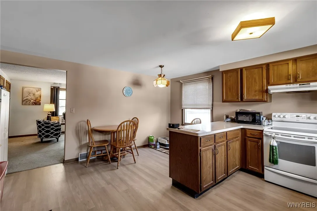 918 Remington Drive, North Tonawanda, New York 141, North Tonawanda, New York 14120, 4 Bedrooms Bedrooms, ,2 BathroomsBathrooms,Residential,For Sale,918 Remington Drive, North Tonawanda, New York 141,0,B1644057