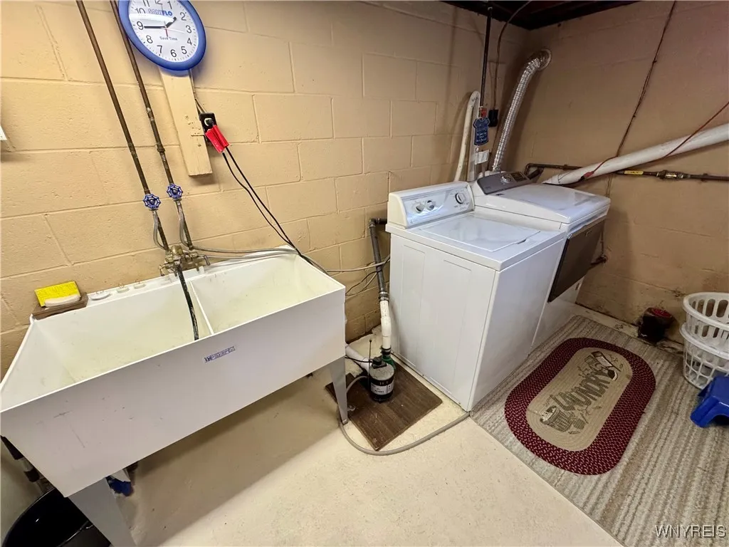 6160 Karen Avenue, Newfane, New York 14108, Newfane, New York 14108, 4 Bedrooms Bedrooms, 10 Rooms Rooms,1 BathroomBathrooms,Residential,For Sale,6160 Karen Avenue, Newfane, New York 14108,0,B1648678