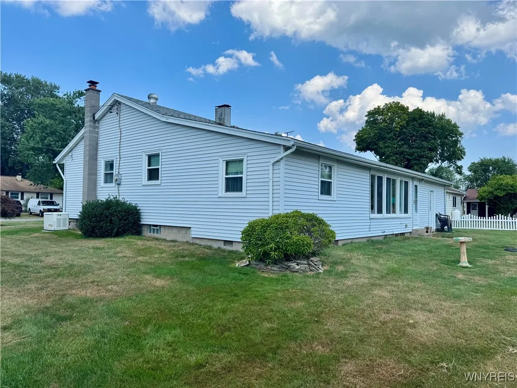 6160 Karen Avenue, Newfane, New York 14108, Newfane, New York 14108, 4 Bedrooms Bedrooms, 10 Rooms Rooms,1 BathroomBathrooms,Residential,For Sale,6160 Karen Avenue, Newfane, New York 14108,0,B1648678