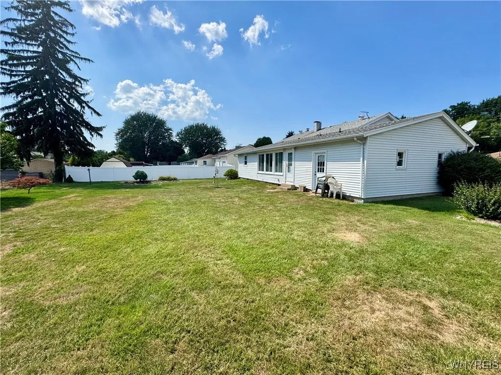 6160 Karen Avenue, Newfane, New York 14108, Newfane, New York 14108, 4 Bedrooms Bedrooms, 10 Rooms Rooms,1 BathroomBathrooms,Residential,For Sale,6160 Karen Avenue, Newfane, New York 14108,0,B1648678