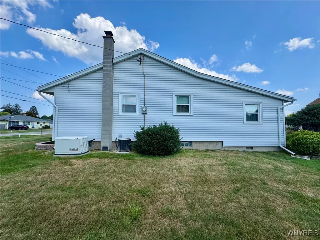 6160 Karen Avenue, Newfane, New York 14108, Newfane, New York 14108, 4 Bedrooms Bedrooms, 10 Rooms Rooms,1 BathroomBathrooms,Residential,For Sale,6160 Karen Avenue, Newfane, New York 14108,0,B1648678