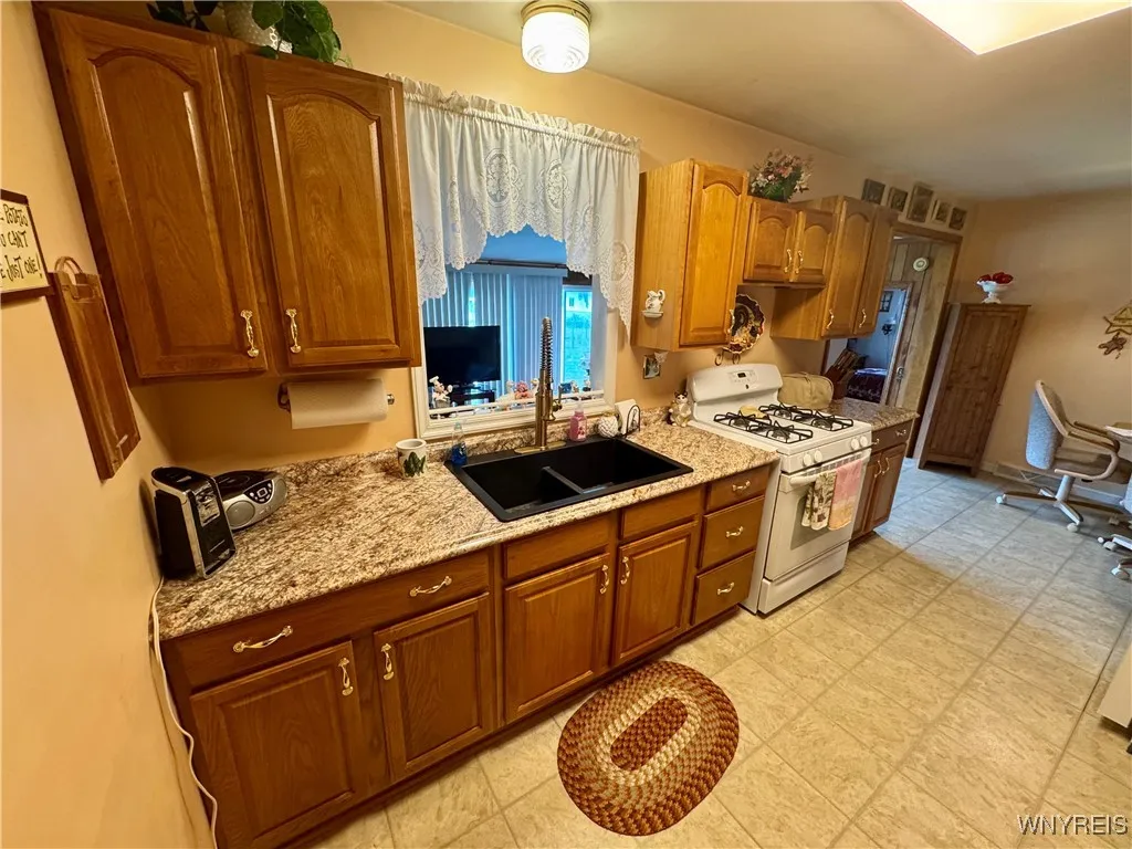 6160 Karen Avenue, Newfane, New York 14108, Newfane, New York 14108, 4 Bedrooms Bedrooms, 10 Rooms Rooms,1 BathroomBathrooms,Residential,For Sale,6160 Karen Avenue, Newfane, New York 14108,0,B1648678