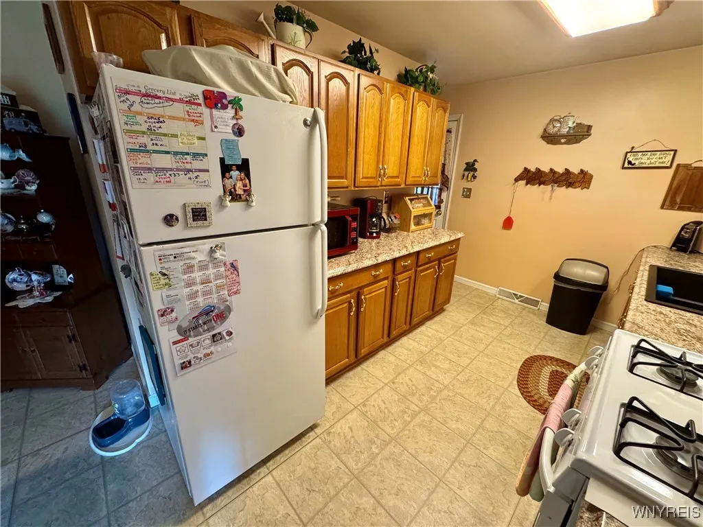 6160 Karen Avenue, Newfane, New York 14108, Newfane, New York 14108, 4 Bedrooms Bedrooms, 10 Rooms Rooms,1 BathroomBathrooms,Residential,For Sale,6160 Karen Avenue, Newfane, New York 14108,0,B1648678