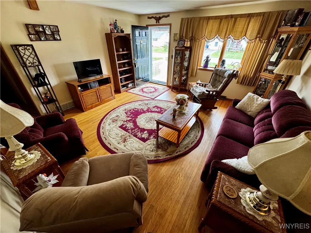 6160 Karen Avenue, Newfane, New York 14108, Newfane, New York 14108, 4 Bedrooms Bedrooms, 10 Rooms Rooms,1 BathroomBathrooms,Residential,For Sale,6160 Karen Avenue, Newfane, New York 14108,0,B1648678