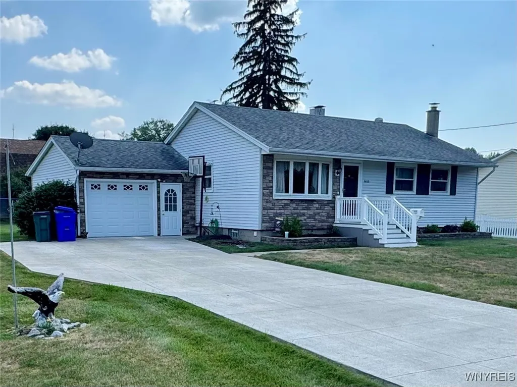 6160 Karen Avenue, Newfane, New York 14108, Newfane, New York 14108, 4 Bedrooms Bedrooms, 10 Rooms Rooms,1 BathroomBathrooms,Residential,For Sale,6160 Karen Avenue, Newfane, New York 14108,0,B1648678