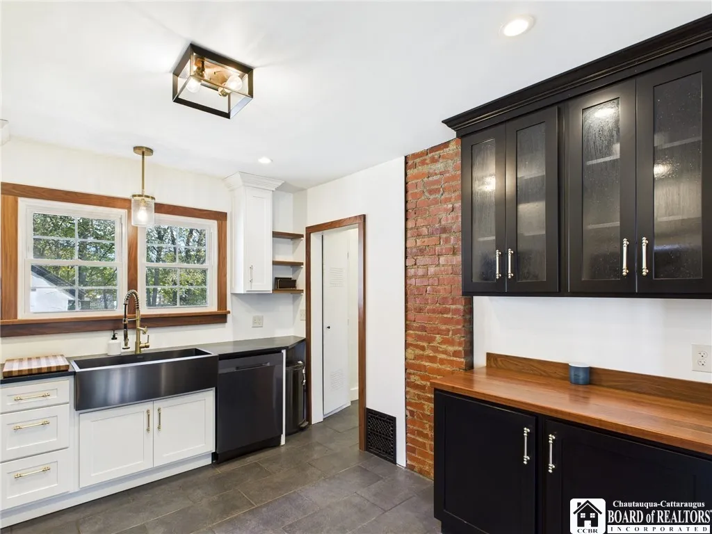 7 Stewart Avenue, Jamestown, New York 14701, Jamestown, New York 14701, 3 Bedrooms Bedrooms, 6 Rooms Rooms,1 BathroomBathrooms,Residential,For Sale,7 Stewart Avenue, Jamestown, New York 14701,0,R1648151