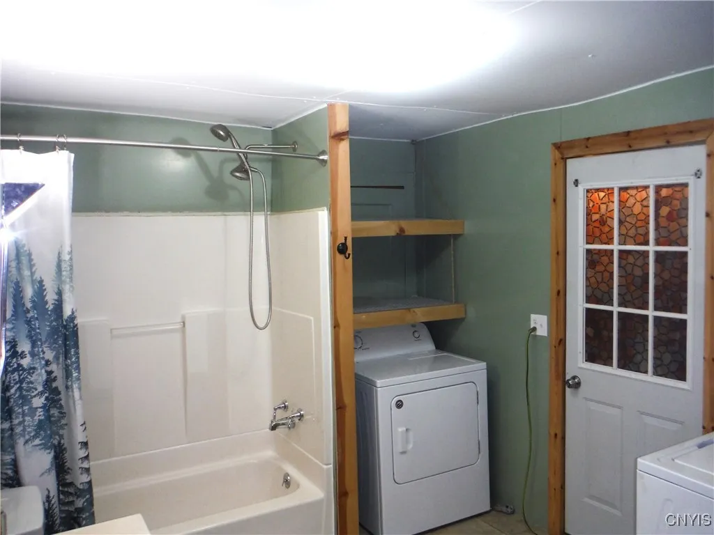 Bath/ tub shower- door to basement/outside entrance
