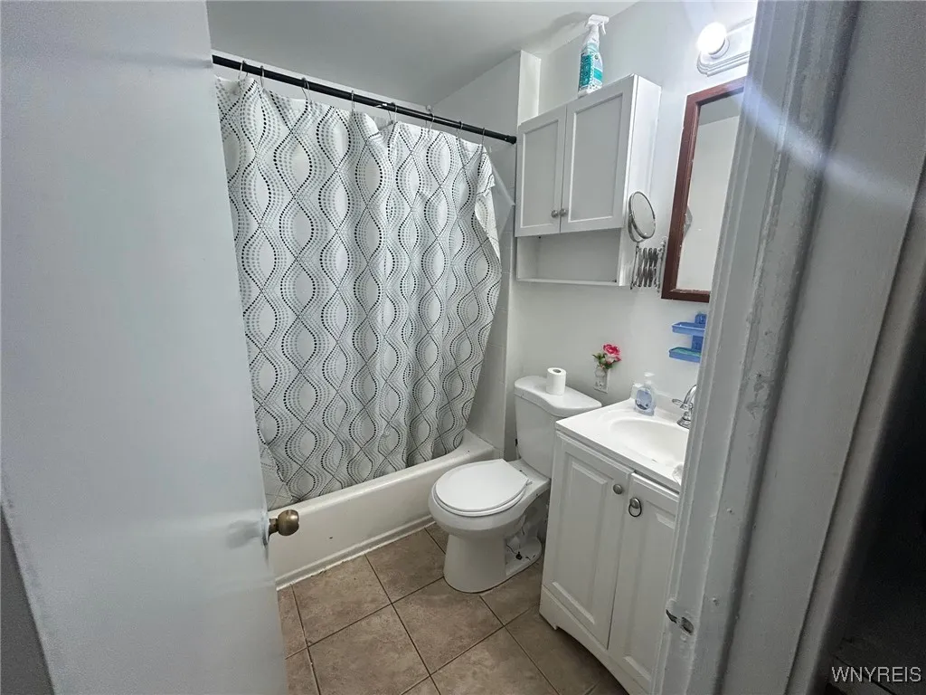 63 Page Street, Buffalo, New York 14207, Buffalo, New York 14207, 2 Bedrooms Bedrooms, 6 Rooms Rooms,1 BathroomBathrooms,Residential Lease,For Rent,63 Page Street, Buffalo, New York 14207,0,B1648642