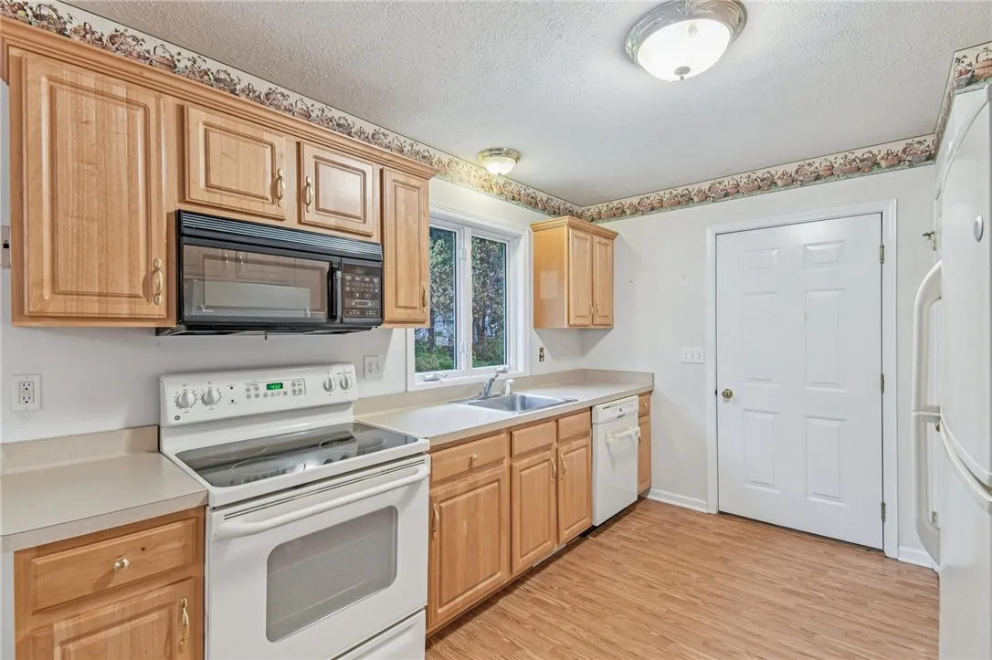 14 Shirleen Drive, Parma, New York 14468, Parma, New York 14468, 2 Bedrooms Bedrooms, 5 Rooms Rooms,1 BathroomBathrooms,Residential,For Sale,14 Shirleen Drive, Parma, New York 14468,0,R1643282