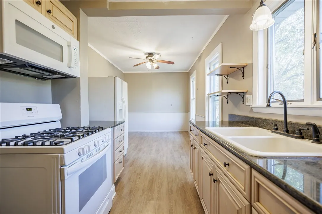 1609 Culver Road 2, Rochester, New York 14609, Rochester, New York 14609, 2 Bedrooms Bedrooms, 4 Rooms Rooms,1 BathroomBathrooms,Residential Lease,For Rent,1609 Culver Road 2, Rochester, New York 14609,0,R1648701