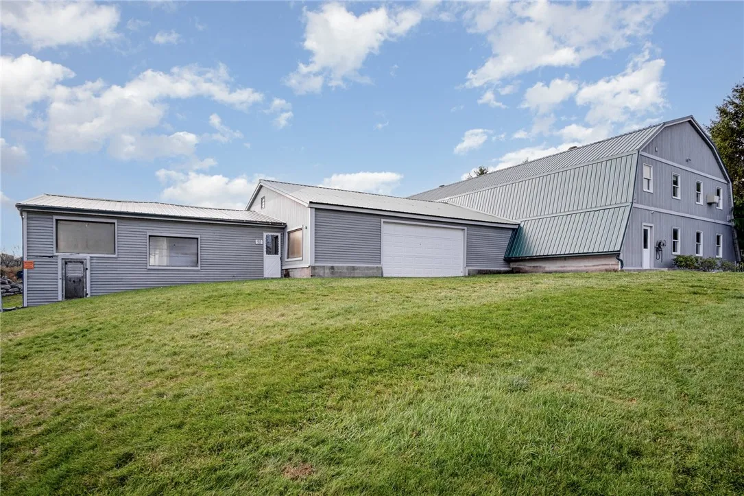 438 Quaker Meeting House Road, Mendon, New York 14, Mendon, New York 14472, 4 Bedrooms Bedrooms, 9 Rooms Rooms,3 BathroomsBathrooms,Residential,For Sale,438 Quaker Meeting House Road, Mendon, New York 14,0,R1647474