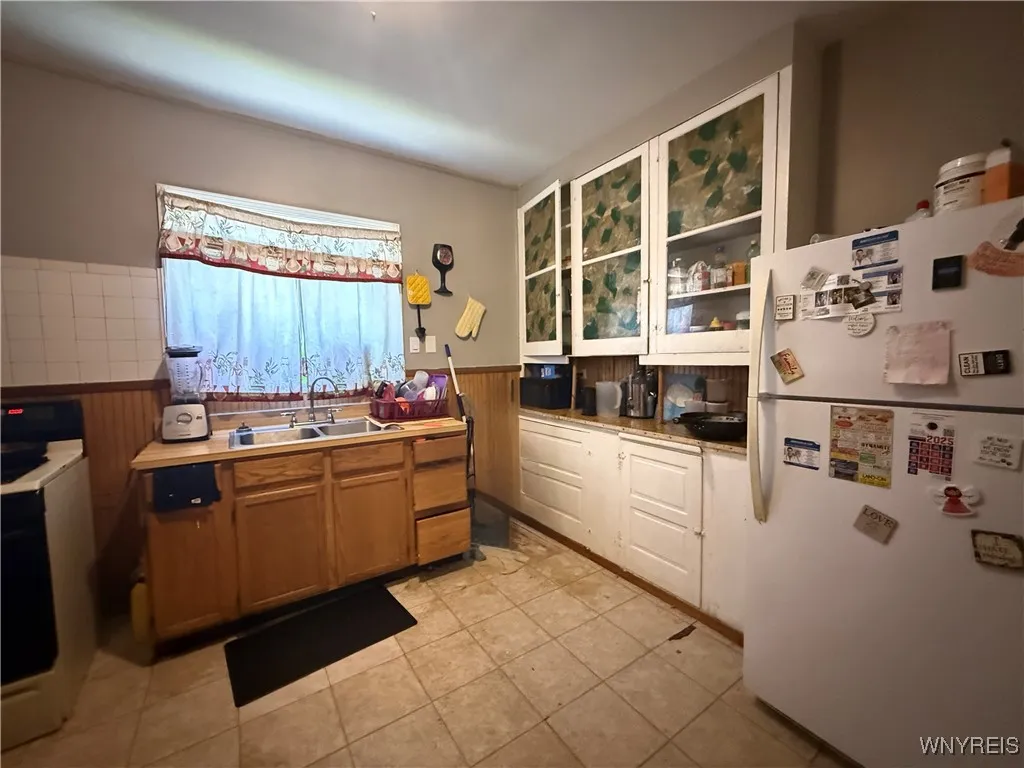 276 Choate Avenue, Buffalo, New York 14220, Buffalo, New York 14220, 6 Bedrooms Bedrooms, ,2 BathroomsBathrooms,Residential,For Sale,276 Choate Avenue, Buffalo, New York 14220,0,B1648538