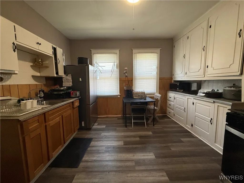 276 Choate Avenue, Buffalo, New York 14220, Buffalo, New York 14220, 6 Bedrooms Bedrooms, ,2 BathroomsBathrooms,Residential,For Sale,276 Choate Avenue, Buffalo, New York 14220,0,B1648538