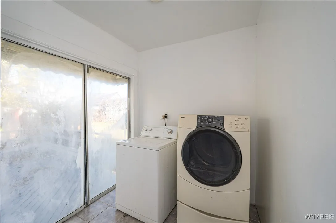 88 Lewis Street, Buffalo, New York 14206, Buffalo, New York 14206, 4 Bedrooms Bedrooms, 8 Rooms Rooms,1 BathroomBathrooms,Residential,For Sale,88 Lewis Street, Buffalo, New York 14206,0,B1648474