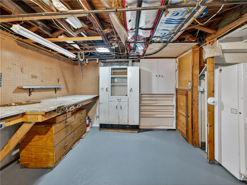361 Augustine Street, Rochester, New York 14613, Rochester, New York 14613, 4 Bedrooms Bedrooms, 7 Rooms Rooms,2 BathroomsBathrooms,Residential,For Sale,361 Augustine Street, Rochester, New York 14613,0,R1647644
