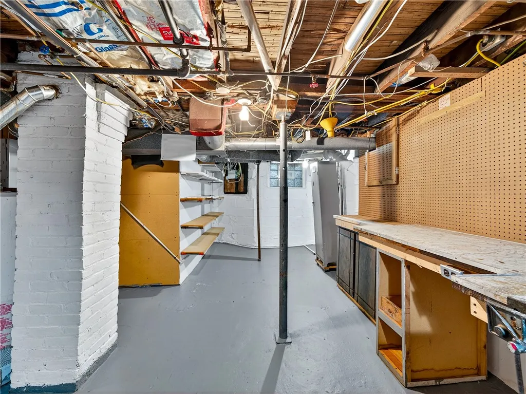 361 Augustine Street, Rochester, New York 14613, Rochester, New York 14613, 4 Bedrooms Bedrooms, 7 Rooms Rooms,2 BathroomsBathrooms,Residential,For Sale,361 Augustine Street, Rochester, New York 14613,0,R1647644