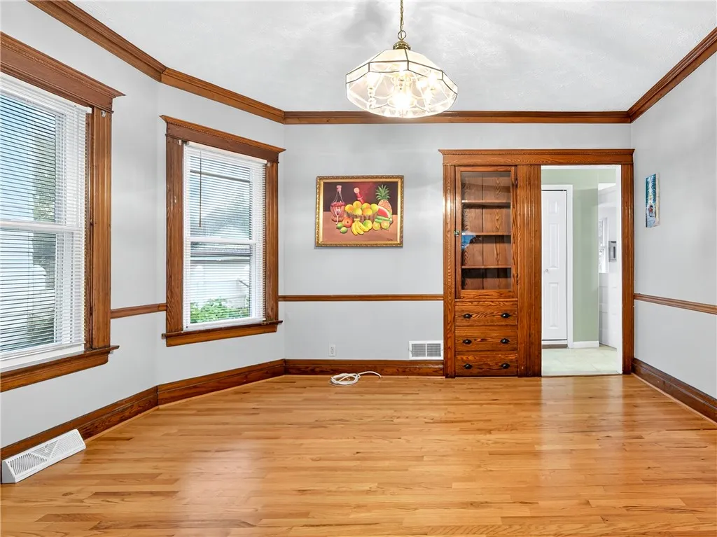 361 Augustine Street, Rochester, New York 14613, Rochester, New York 14613, 4 Bedrooms Bedrooms, 7 Rooms Rooms,2 BathroomsBathrooms,Residential,For Sale,361 Augustine Street, Rochester, New York 14613,0,R1647644