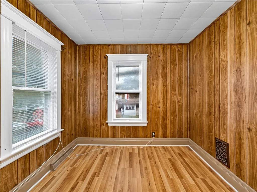 361 Augustine Street, Rochester, New York 14613, Rochester, New York 14613, 4 Bedrooms Bedrooms, 7 Rooms Rooms,2 BathroomsBathrooms,Residential,For Sale,361 Augustine Street, Rochester, New York 14613,0,R1647644