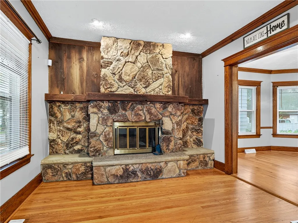 361 Augustine Street, Rochester, New York 14613, Rochester, New York 14613, 4 Bedrooms Bedrooms, 7 Rooms Rooms,2 BathroomsBathrooms,Residential,For Sale,361 Augustine Street, Rochester, New York 14613,0,R1647644