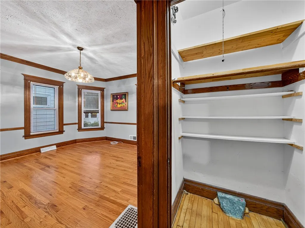 361 Augustine Street, Rochester, New York 14613, Rochester, New York 14613, 4 Bedrooms Bedrooms, 7 Rooms Rooms,2 BathroomsBathrooms,Residential,For Sale,361 Augustine Street, Rochester, New York 14613,0,R1647644