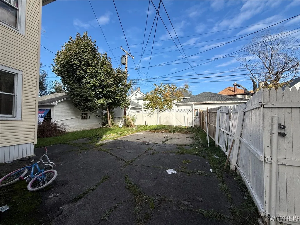 240 Lisbon Avenue, Buffalo, New York 14215, Buffalo, New York 14215, 6 Bedrooms Bedrooms, ,2 BathroomsBathrooms,Residential,For Sale,240 Lisbon Avenue, Buffalo, New York 14215,0,B1647223