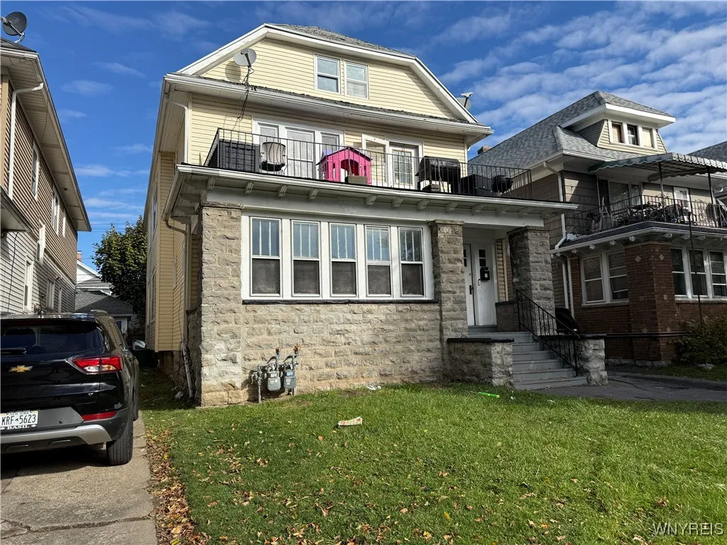 240 Lisbon Avenue, Buffalo, New York 14215, Buffalo, New York 14215, 6 Bedrooms Bedrooms, ,2 BathroomsBathrooms,Residential,For Sale,240 Lisbon Avenue, Buffalo, New York 14215,0,B1647223